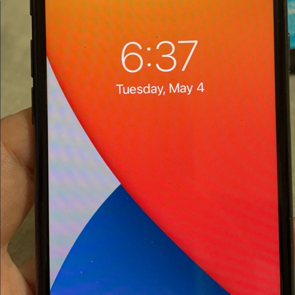 iPhone 8 unlocked uses SIM card